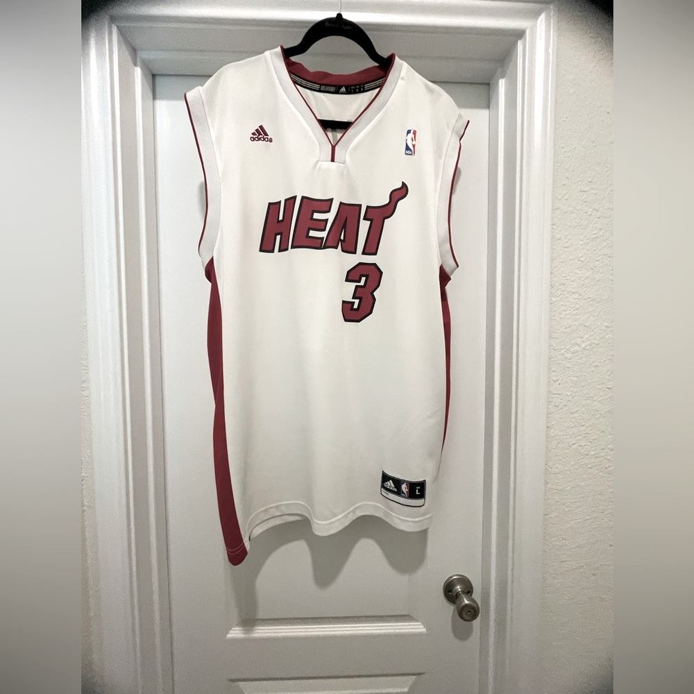 *DWAYNE WADE BASKETBALL JERSEY *